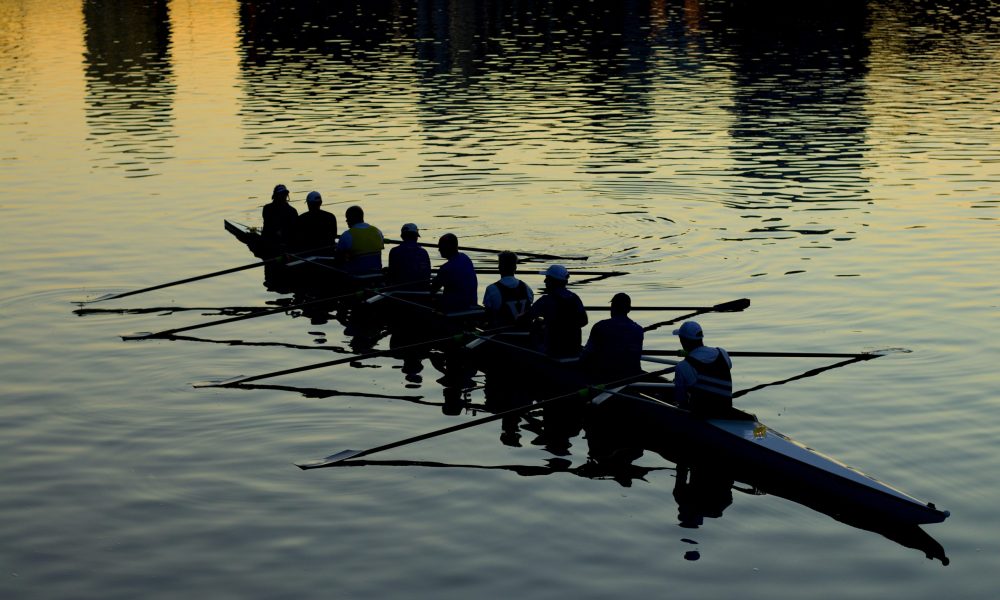 team rowing